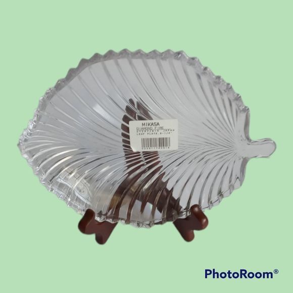 Mikasa Leaf Diamond Fire Ribbed Crystal Plate NWT's - Picture 1 of 4